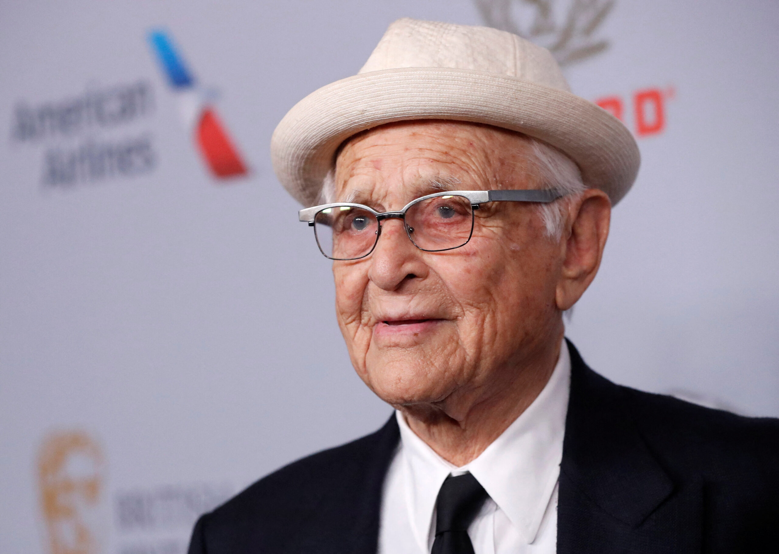 2023 12 06T134019Z 1436623714 RC2OR4ACF3T3 RTRMADP 3 PEOPLE NORMAN LEAR scaled