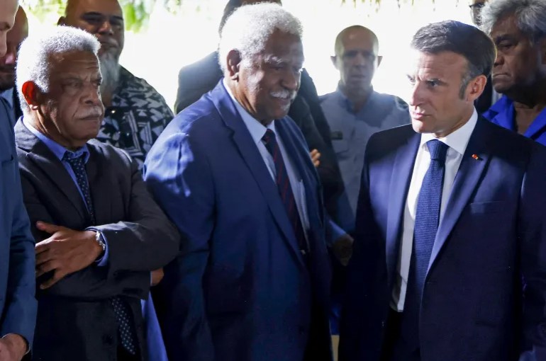 Macron New Caledonia leaders